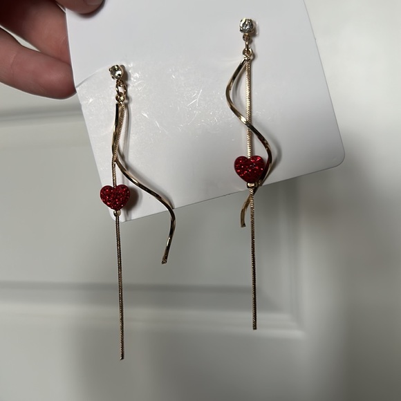 💎BOGO FREE💎 Cute gold heart dangle earrings - Picture 3 of 3